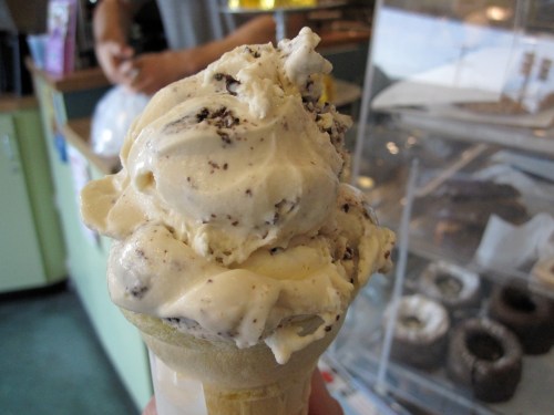 Scoop of almond chip gelato at Pazzo Gelato in LA